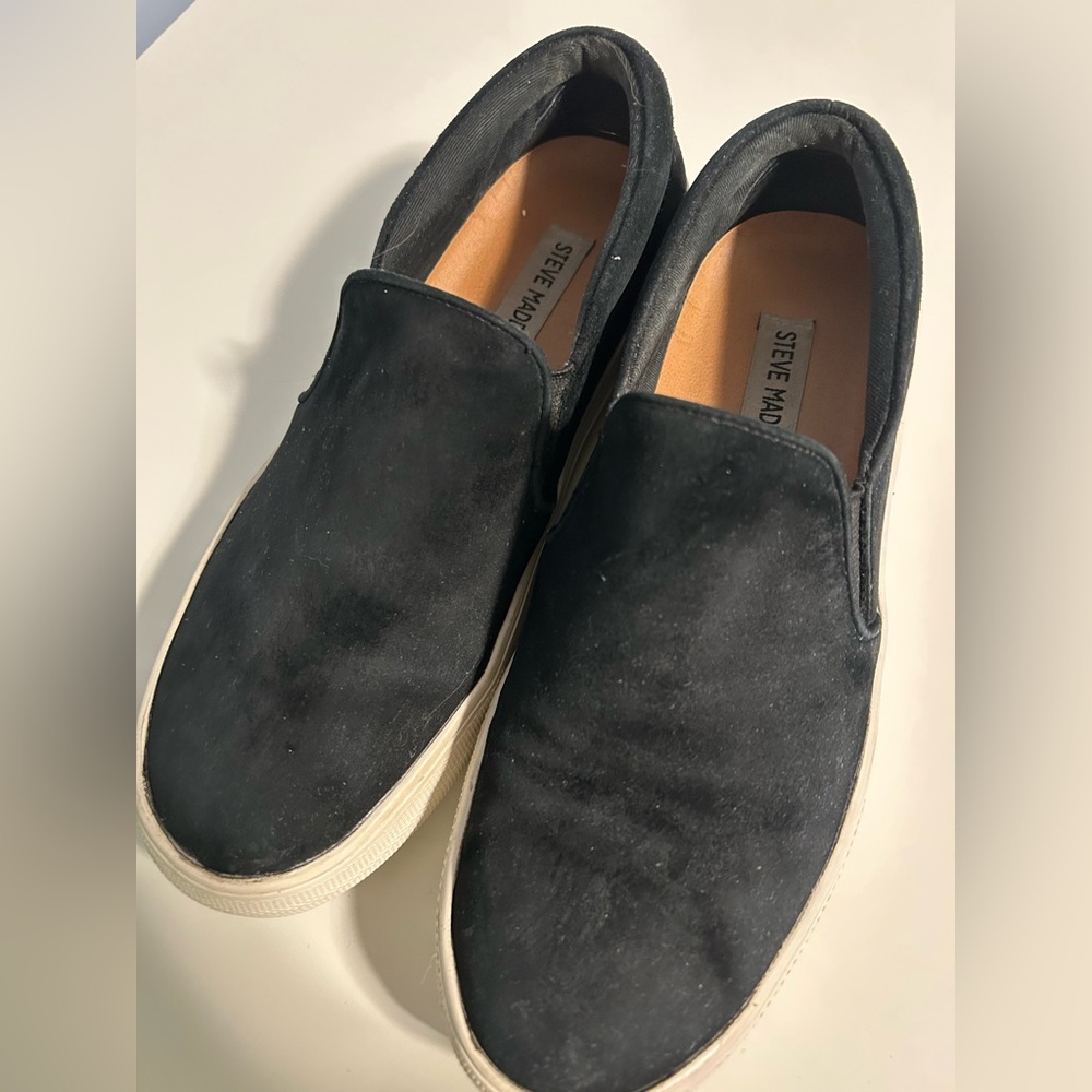 Steve Madden Ecntrcv Black Velvet Slip-On Sneakers
Size 7.5